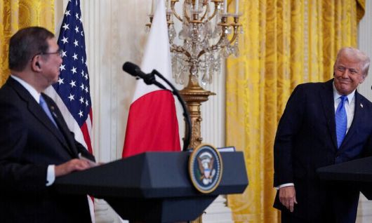 도널드 트럼프 미국 대통령이 7일(현지시각) 미국 워싱턴 백악관 이스트룸에서 이시바 시게루 일본 총리와 공동 기자회견을 하고 있다. 로이터 연합뉴스