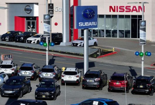 지난 24일(현지시각) 미국 캘리포니아 한 지역에 일본 자동자 제조업체 스바루의 판매용 차량들이 늘어서 있다. AFP 연합뉴스