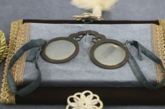 16세기 국내에 처음 들어온 안경으로 평가되는 학봉 김성일의 안경 재현품. 전남 무안 초당대 안경박물관 소장. 한겨레 자료 사진