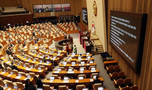 17일 오후 국회 본회의에서 방송법 개정안 등이 처리되고 있다. 김경호 선임기자 jijae@hani.co.kr