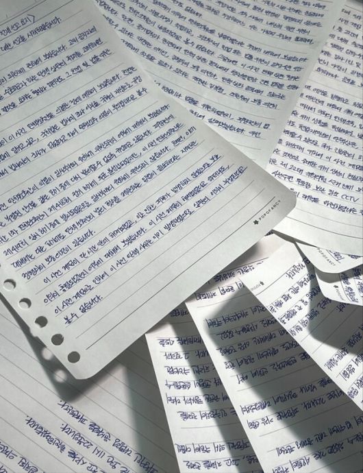 ‘내란 우두머리’ 윤석열 대통령에 대한 파면이 결정된 이후 엑스에 올라온 헌법재판소 결정문 필사본. 노트 9장을 빼곡히 채웠다. 엑스 갈무리