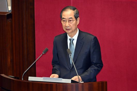 한덕수 대통령 권한대행 국무총리가 24일 국회 본회의에서 2025년도 추가경정예산안 시정연설을 하고 있다. 공동취재사진