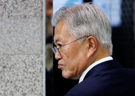 문재인 전 대통령이 25일 오후 서울 여의도 국회 도서관에서 열린 4·27 판문점선언 7주년 기념식에 참석하고 있다. 공동취재사진