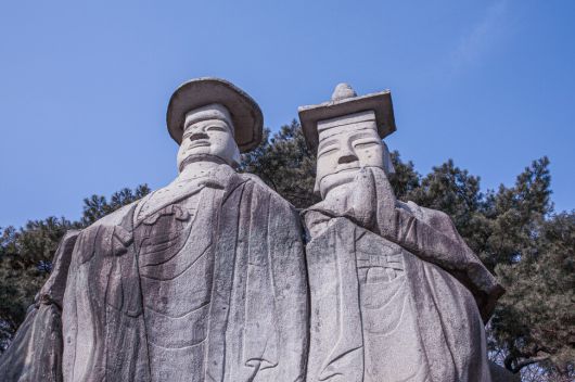 보광사 인근에 있는 용미리 석불은 웅장한 면모를 자랑한다. 최갑수 제공
