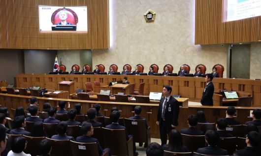 조희대 대법원장을 비롯한 대법관들이 1일 서울 서초구 대법원에서 더불어민주당 이재명 대선 후보의 공직선거법 위반 사건 상고심 선고를 위해 참석해 있다. 사진공동취재단