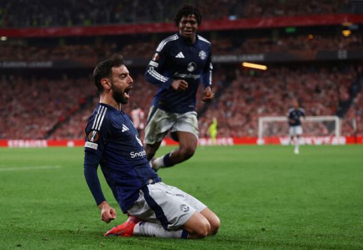 맨체스터 유나이티드의 브루노 페르난데스가 5일(한국시각) 스페인 빌바오에서 열린 2024~2025 유럽축구연맹 유로파리그 4강 1차전 아틀레틱 클럽과 경기에서 골을 넣은 뒤 환호하고 있다. 빌바오/로이터 연합뉴스