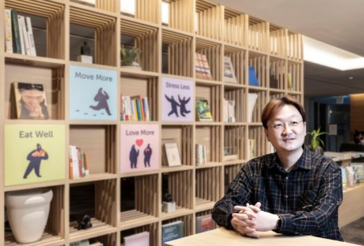 북토크 행사에 나서는 시인 오은. 파크로쉬 제공