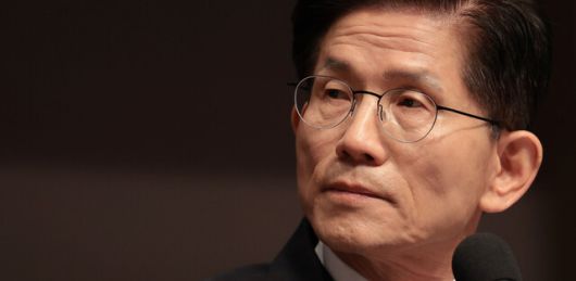 김문수 국민의힘 대통령 후보가 8일 서울 중구 한국프레스센터에서 열린 관훈클럽 토론회에서 패널의 질문을 경청하고 있다. 연합뉴스