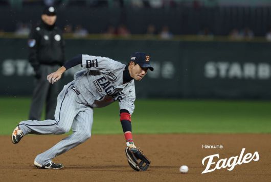 한화 이글스 유격수 심우준의 수비. 한화 이글스 제공