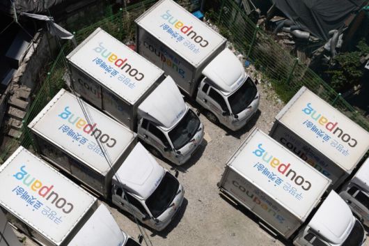 서울 시내에 주차된 쿠팡 배송 트럭. 연합뉴스