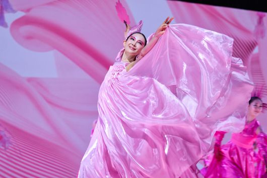 무용수로 변신한 배우 채시라가 심청을 현대적으로 해석한 한국무용 ‘단심’ 공연에 출연한다. 국립정동극장 제공