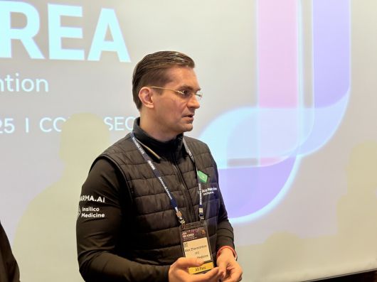 7일 인실리코메디슨의 설립자 알렉스 자보론코프 대표가 바이오코리아 2025 언론 인터뷰 세션에서 발언 중이다. 최지현 기자