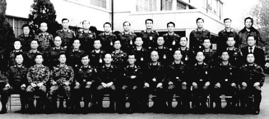 1979년 12·12 쿠데타 성공 직후 전두환 신군부 인사들이 기념사진을 찍고 있다. 한겨레 자료사진