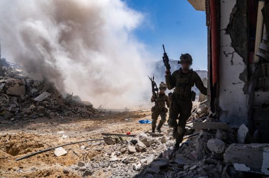 19일(현지시각) 가자지구에서 작전 중인 이스라엘방위군(IDF)의 모습. 가자/이스라엘군 제공·신화·연합뉴스
