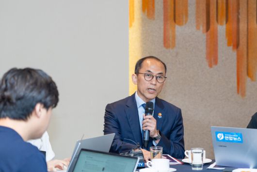 고학수 개인정보보호위원회 위원장이 21일 서울 중구 은행회관에서 열린 ‘개인정보 정책포럼’에서 기자들의 질문에 답변하고 있다. 개인정보보호위원회 제공