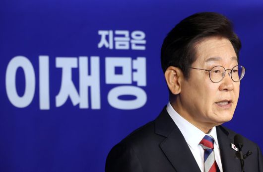 더불어민주당 이재명 대선 후보가 25일 서울 여의도 당사에서 열린 기자회견에서 발언하고 있다. 연합뉴스