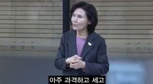 설난영씨가 지난 5월1일 노동절에 국민의힘 포항 북당협 사무실에서 간담회를 하며 이야기하고 있다. 카운터스 엑스(X) 영상 갈무리
