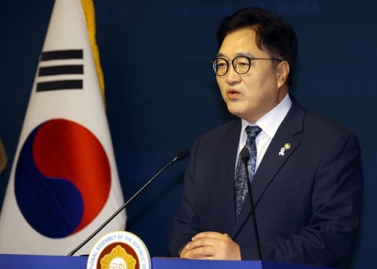 우원식 국회의장이 4월 6일 오후 국회 사랑재에서 개헌 관련 특별담화를 발표하고 있다. 윤운식 선임기자 yws@hani.co.kr