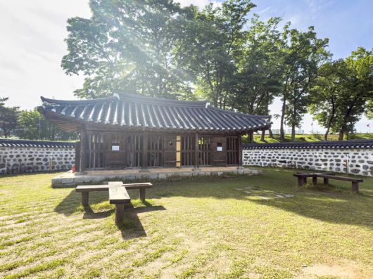 ‘홍주읍성’ 안에 있는 옛 감옥 모습.