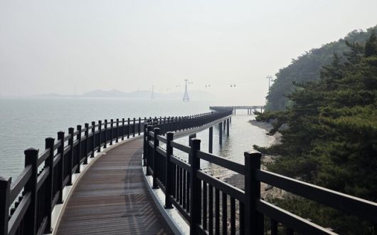 총길이 531m에 이르는 전곡항 층상응회암 해상관찰로. 화성시 제공