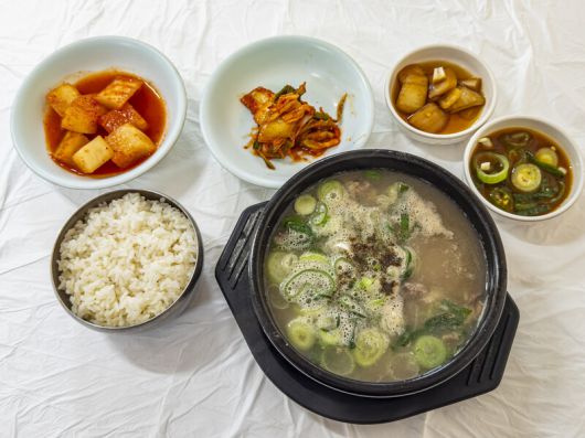 ‘70년소머리국밥’의 음식.