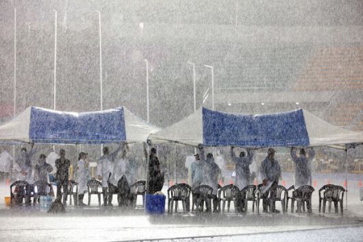 29일 경상북도 구미시민운동장에서 열린 2025 아시아육상선수권은 폭우로 잠시 중단됐다. 연합뉴스