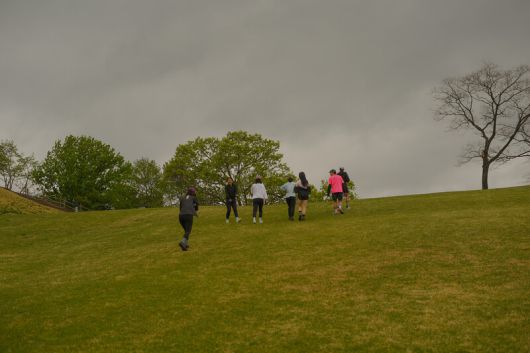 함께 달린 이들과 잠시 쉬며 다른 장소로 이동하는 일도 달리기의 즐거움이다. 성동욱 제공