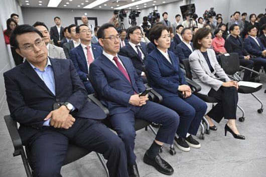 4일 서울 여의도 중앙당사에서 열린 제21대 대통령선거 국민의힘 중앙선거대책위원회 해단식에 국민의힘 의원들이 참석해 있다. 공동취재사진