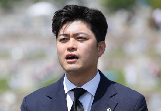 김용태 국민의힘 비상대책위원장이 6일 서울 동작구 국립서울현충원에서 취재진 질문에 답하고 있다. 연합뉴스