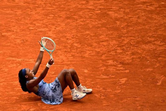 코코 고프가 7일 프랑스오픈 여자 단식 결승전에서 승리한 후 기쁨을 표시하고 있다. 사진 AFP 연합뉴스