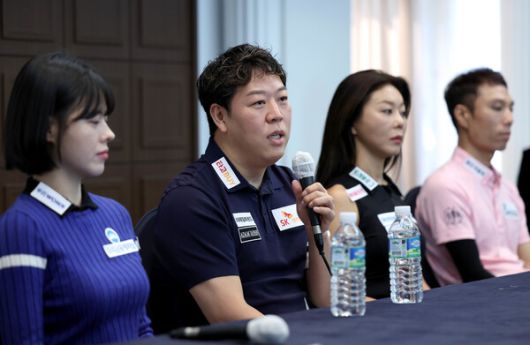 지난 시즌 대상 수상자 강동궁이 11일 서울 한국프레스센터에서 열린 프로당구 미디어데이 행사에서 각오를 밝히고 있다. PBA 제공