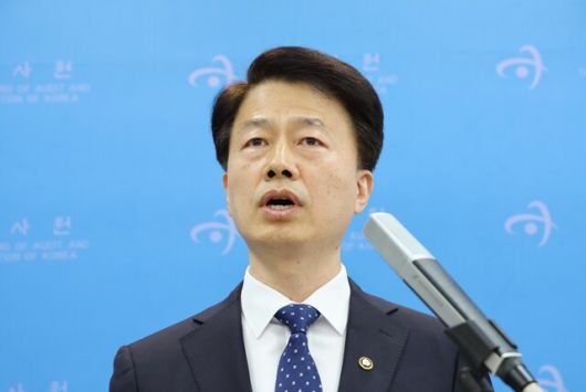 최달영 감사원 사무총장이 지난해 12월2일 서울 종로구 감사원에서 긴급 브리핑을 열고 더불어민주당의 최재해 감사원장 탄핵 추진에 대한 입장을 밝히고 있다. 김봉규 선임기자 bong9@hani.co.kr