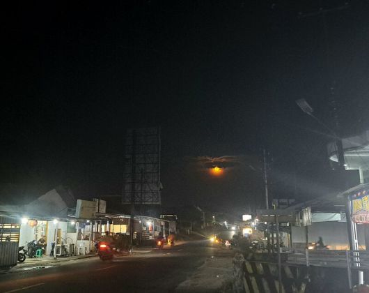 인도네시아 방카섬에 떠오른 보름달. /x.com/MarvabluesF1