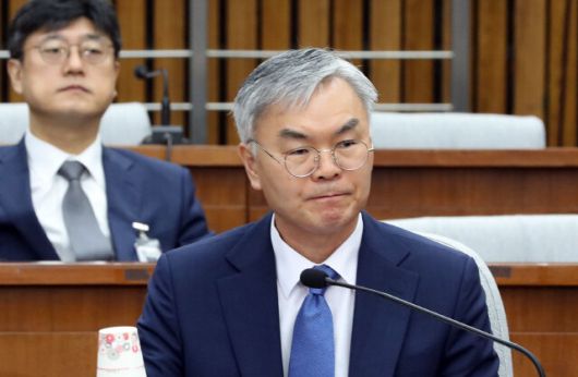 김선수 당시 대법관 후보자가 2018년 7월23일 오전 국회에서 열린 인사청문회에서 위원들의 질문을 듣고 있다. 김경호 선임기자 jijae@hani.co.kr