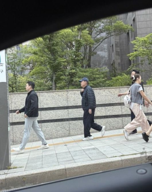 5월30일 온라인에 올라온 윤 전 대통령 목격 사진. 엑스 갈무리