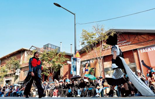 ‘패션성수’가 성수이로 일대에서 개최된 모습. 성동구 제공