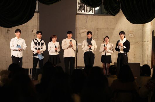 지난해 12월 서울 용산구의 한 카페에서 창작 뮤지컬 ‘어제의 시는 내일의 노래가 될 수 있을까’ 쇼케이스가 열리고 있다. 스튜디오 반 제공