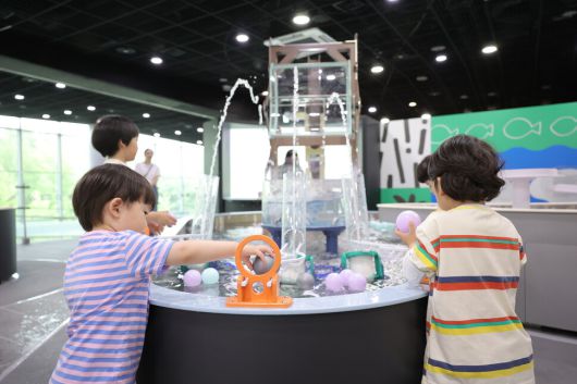 쏴아 물놀이. 서울상상나라 제공