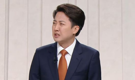 이준석 개혁신당 대통령 후보가 5월27일 서울 마포구 상암동 문화방송(MBC) 스튜디오에서 열린 정치 분야 토론회에서 발언하고 있다. 에스비에스(SBS) 유튜브 갈무리