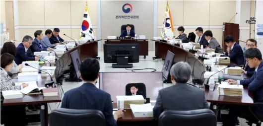 지난해 9월26일 서울 중구 원자력안전위원회 대회의실에서 열린 제201회 원안위 회의 모습. 원안위 제공