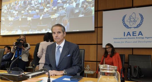 국제원자력기구(IAEA) 라파엘 그로시 사무총장이 23일(현지시각) 오스트리아 빈에서 열린 이사회 긴급회의에 참석해 있다. 빈/신화 연합뉴스