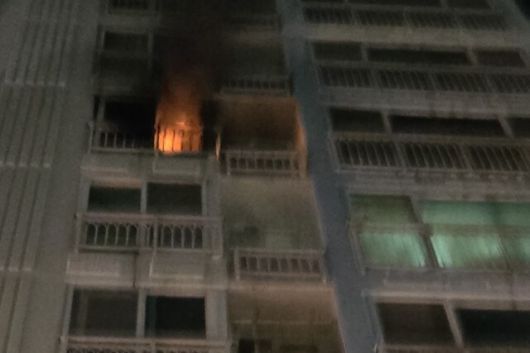 지난 2일 밤 10시58분께 부산 기장군의 한 아파트 6층에서 원인을 알 수 없는 불이 났다. 부산시 소방재난본부 제공