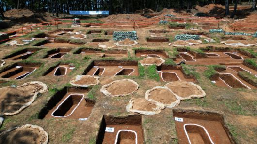 지난 4월30일 67기의 유해가 수습됐다고 발표된 안산시 단원구 선감동 산 37-1 공동묘역. 이날 경기도는 현장에서 공개설명회를 열고 발굴조사 결과를 발표했다. 정용일 선임기자 yongil@hani.co.kr