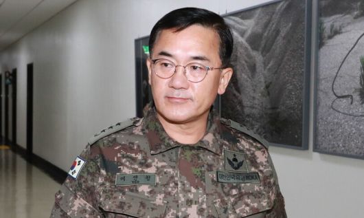 여인형 전 전 국군방첩사령관이 지난해 12월7일 오전 서울 여의도 국회에서 열린 정보위원회 전체회의에 출석하고 있다. 공동취재사진