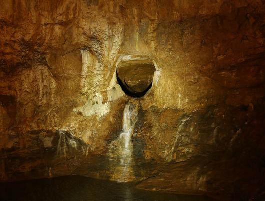 웅장한 위용을 자랑하는 삼척시 환선굴. 독특한 풍광을 만난다. 박미향 기자