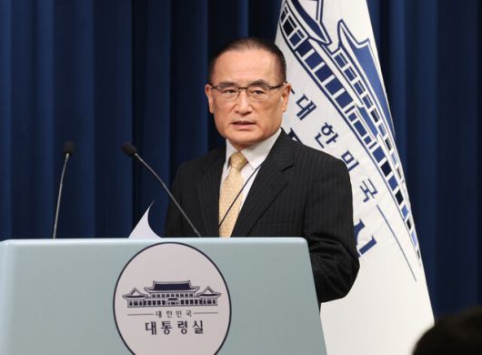 미국에서 귀국한 위성락 대통령실 국가안보실장이 지난 9일 기자들에게 방미 결과를 브리핑하기 위해 서울 용산 대통령실 기자회견장에 들어오고 있다. 연합뉴스