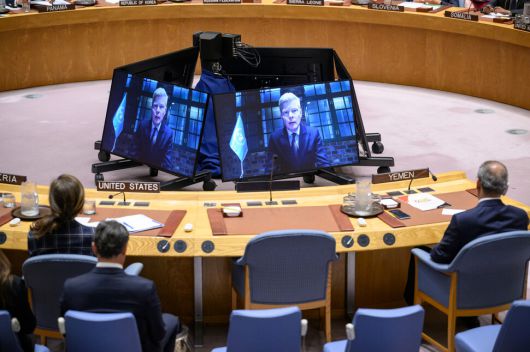 한스 그룬드버그 유엔 예멘특사가 9일(현지시각) 미국 뉴욕 유엔 본부에서 열린 안전보장이사회 회의에 영상으로 참여하고 있다. 뉴욕/신화 연합뉴스