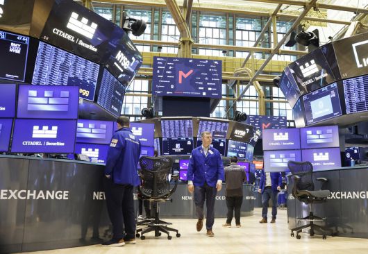10일(현지시각) 미국 뉴욕증권거래소에 트레이더들이 분주히 오가고 있다. UPI/연합