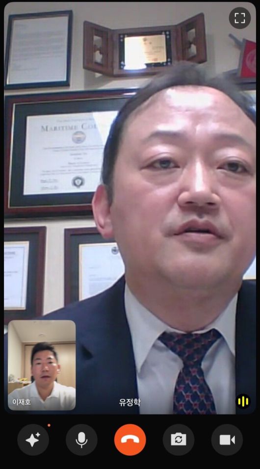 유정학 미국 관세사가 한겨레와 인터뷰 하고 있다. 영상통화 화면 갈무리