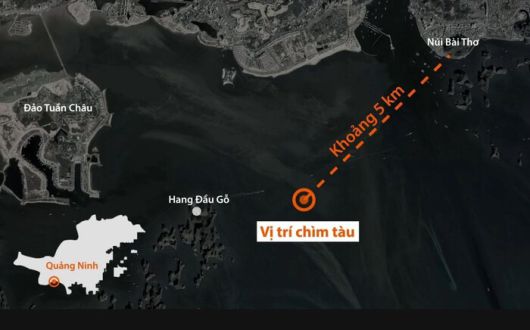 바이터 산(Núi Bài Thơ)으로부터 5km 떨어진 곳에서 53명의 승객을 태운 선박이 가라앉았다. 사진에는 선박의 침몰 위치(Vị trí chìm tàu)가 표시돼 있다. 브이엔(VN)익스프레스 갈무리